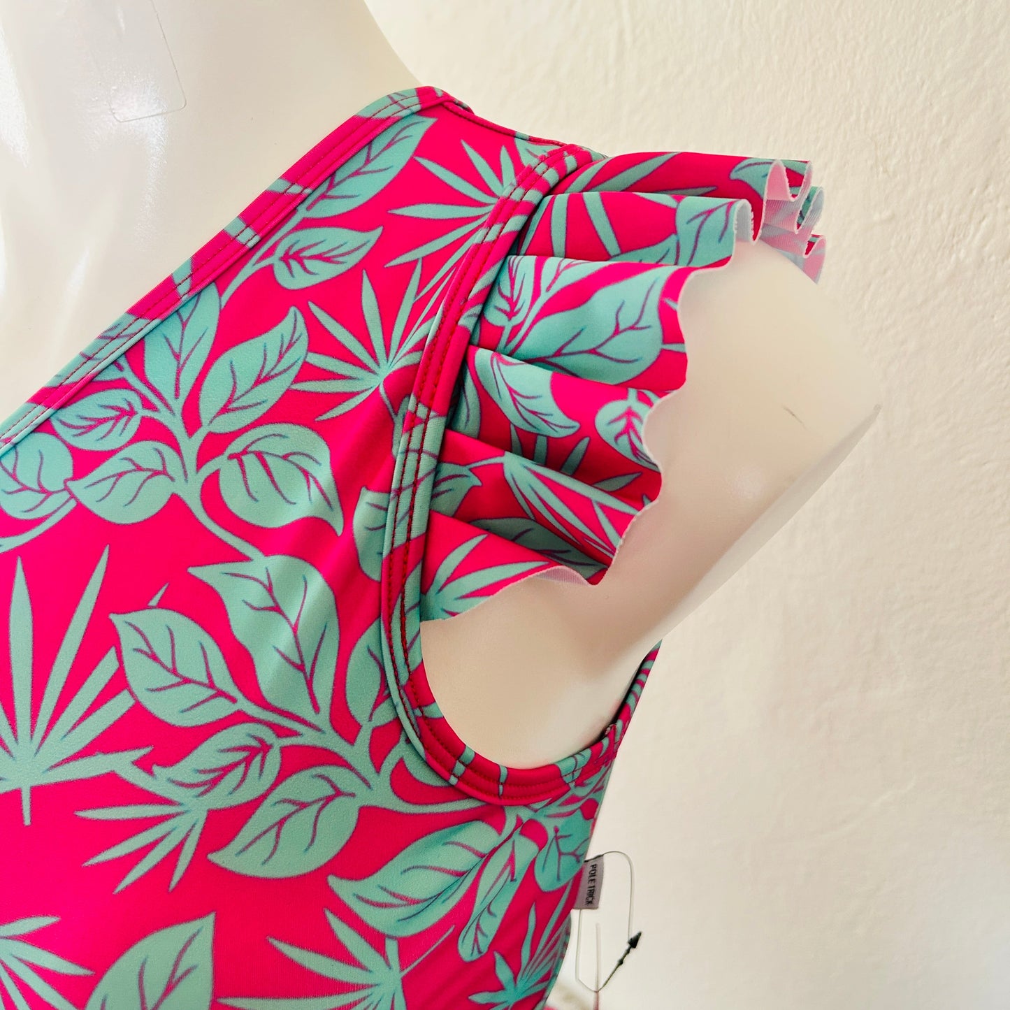 Top Asimétrico Lilo - Rosa y Verde