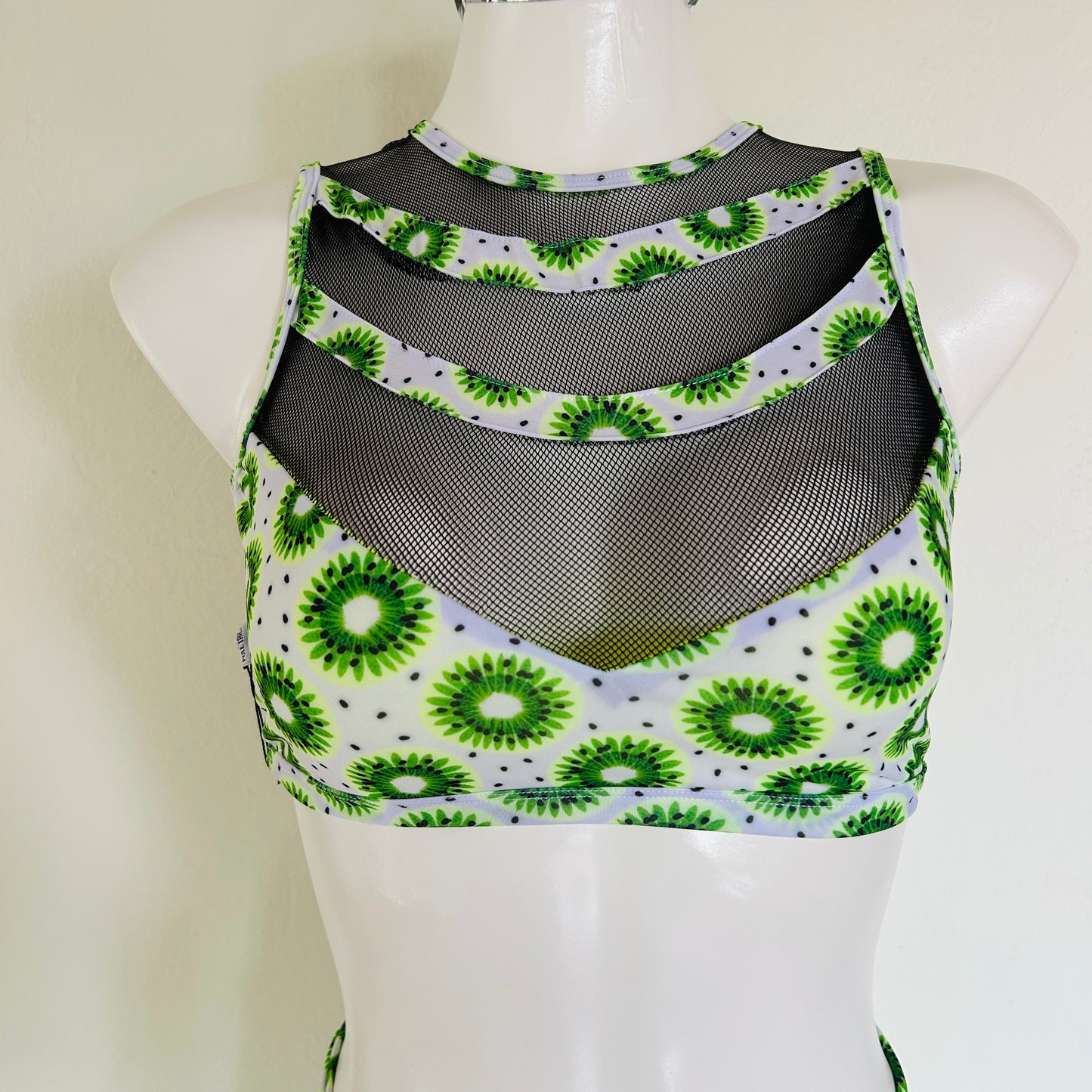 Top Mónica – Kiwis con malla negra