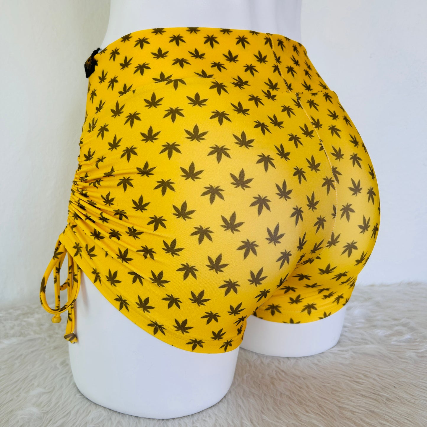 Short Jareta Cannabis Amarillo